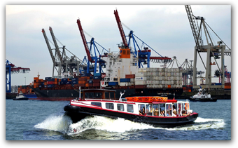 Eine Hafenrundfahrt ist viel mehr als nur eine Rundfahrt durch den Hafen.